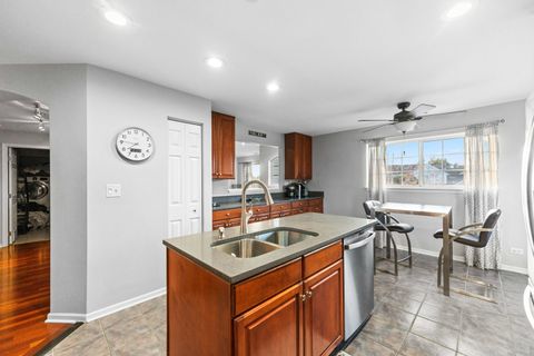 Tiny photo for 32802 Fowler Circle, Warrenville, IL 60555 (MLS # 12523199)