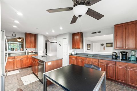 Tiny photo for 32802 Fowler Circle, Warrenville, IL 60555 (MLS # 12523199)