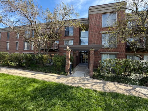 Photo of 422 Kelburn Road #325, Deerfield, IL 60015 (MLS # 12734855)