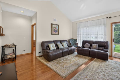 Tiny photo for 3932 Balmoral Court, Rolling Meadows, IL 60008 (MLS # 12724900)
