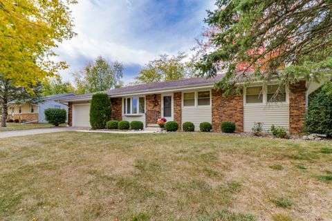 Tiny photo for 105 S Devonshire Drive, Bloomington, IL 61704 (MLS # 12538121)