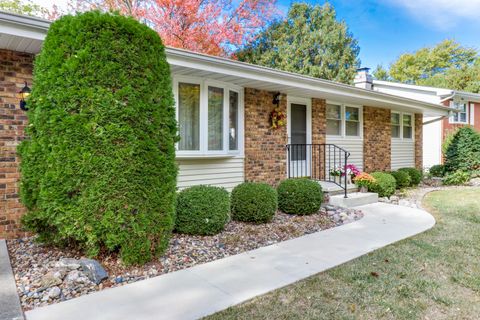 Tiny photo for 105 S Devonshire Drive, Bloomington, IL 61704 (MLS # 12538121)