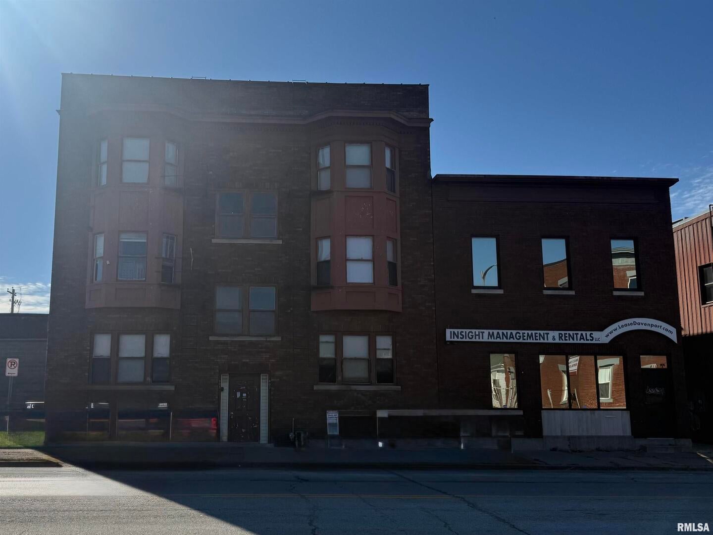 805 W 2ND Street