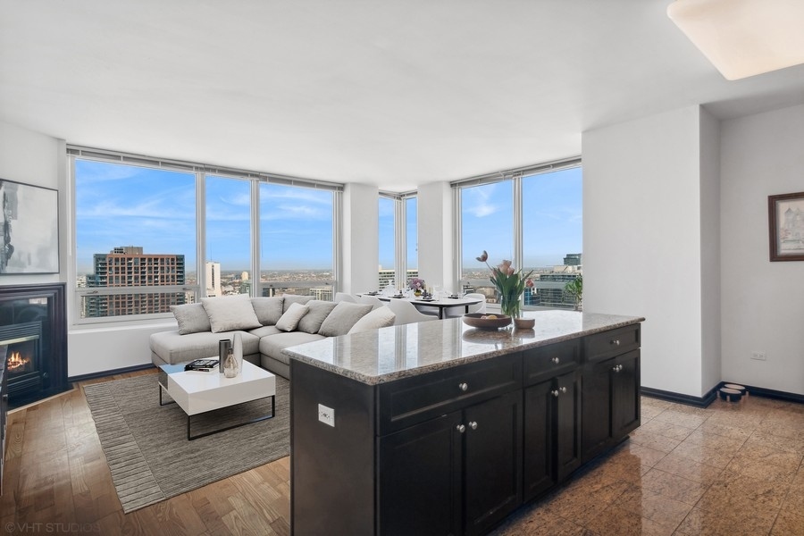 33 W Ontario Street 38EN