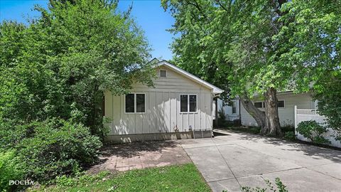 Tiny photo for 144 S Commonwealth Avenue, Aurora, IL 60506 (MLS # 12672893)
