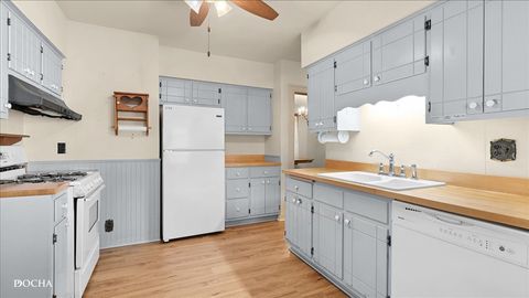 Tiny photo for 144 S Commonwealth Avenue, Aurora, IL 60506 (MLS # 12672893)
