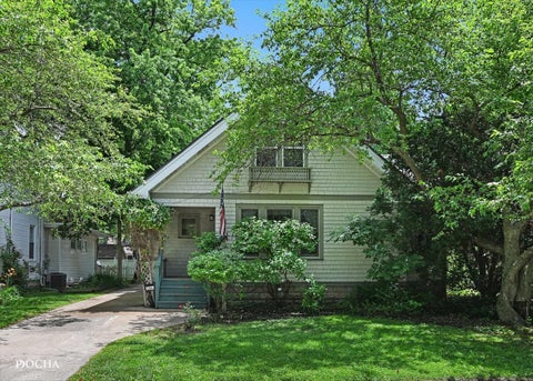 Photo of 144 S Commonwealth Avenue, Aurora, IL 60506 (MLS # 12672893)