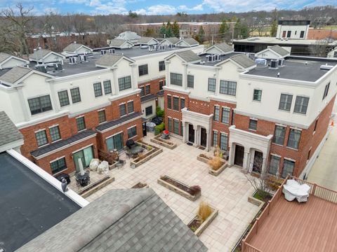 Tiny photo for 865 Laurel Avenue, Highland Park, IL 60035 (MLS # 12585528)