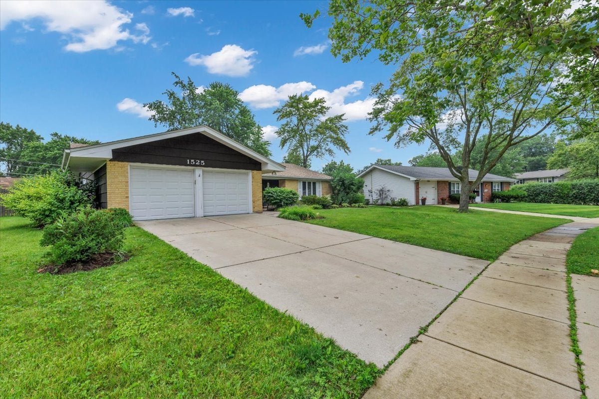 1525 Mayfield Lane