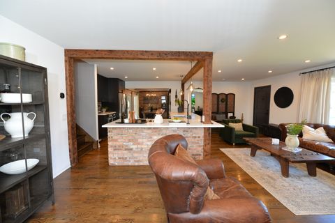 Tiny photo for 3902 N GALESBURG Avenue, Arlington Heights, IL 60004 (MLS # 12662639)