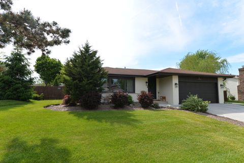 Photo of 3902 N GALESBURG Avenue, Arlington Heights, IL 60004 (MLS # 12662639)