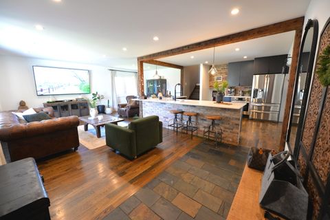 Tiny photo for 3902 N GALESBURG Avenue, Arlington Heights, IL 60004 (MLS # 12662639)