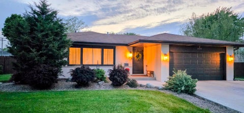 Tiny photo for 3902 N GALESBURG Avenue, Arlington Heights, IL 60004 (MLS # 12662639)