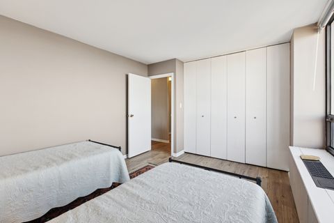 Tiny photo for 3930 N Pine Grove Avenue #801, Chicago, IL 60613 (MLS # 12456500)