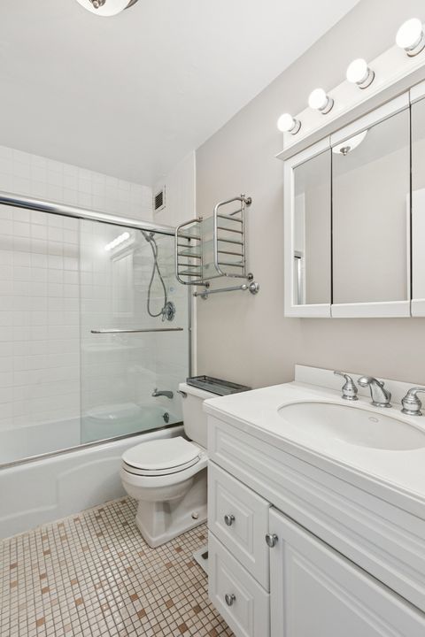 Tiny photo for 3930 N Pine Grove Avenue #801, Chicago, IL 60613 (MLS # 12456500)