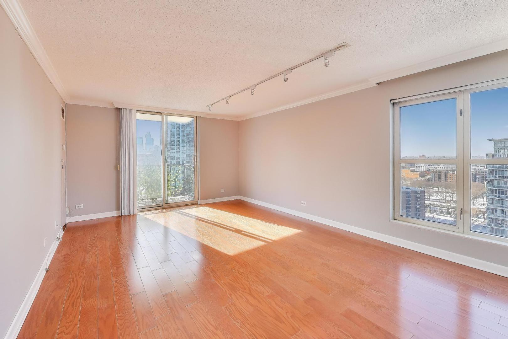 1212 N LaSalle Drive 1809