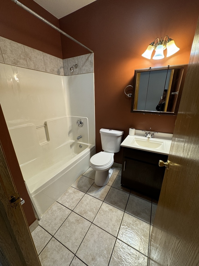 5428 S Loomis Boulevard 3