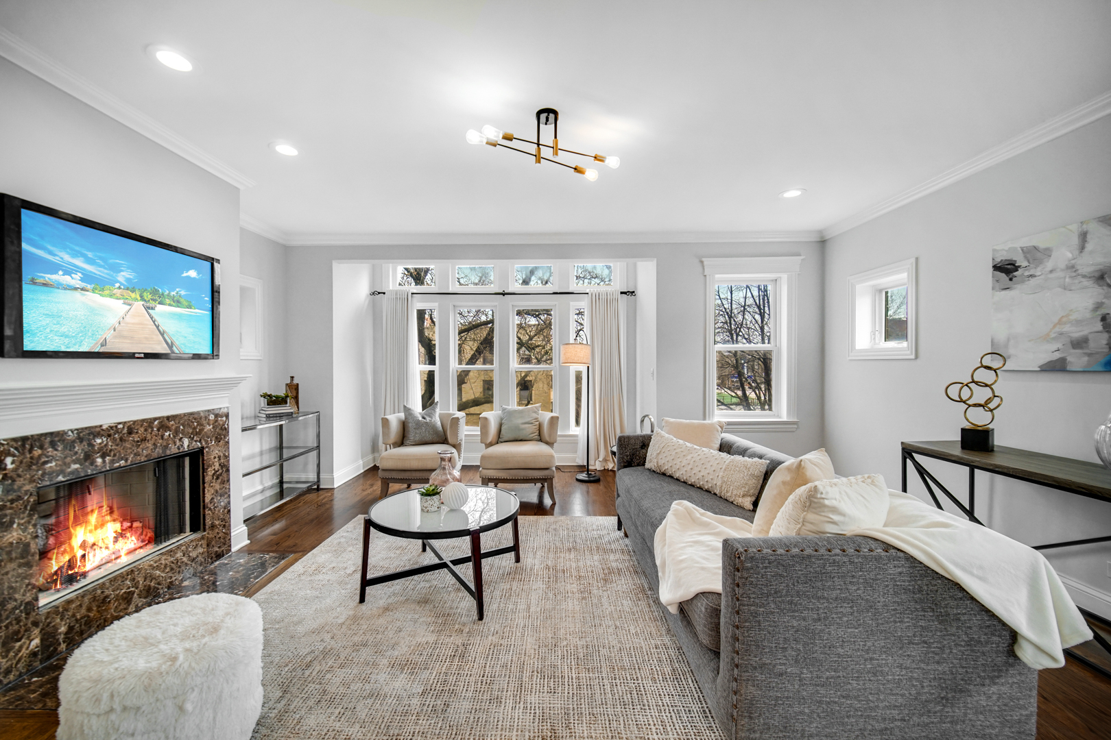 3834 N JANSSEN Avenue 3