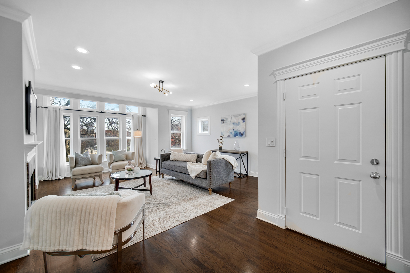 3834 N JANSSEN Avenue 3