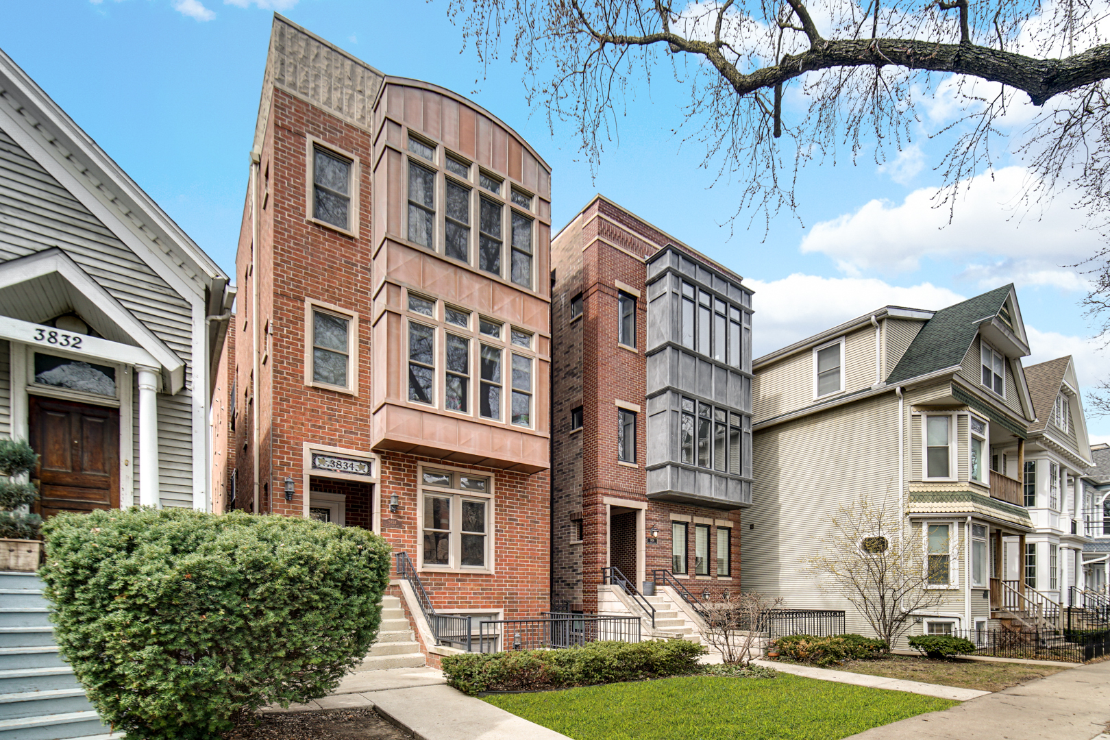 3834 N JANSSEN Avenue 3