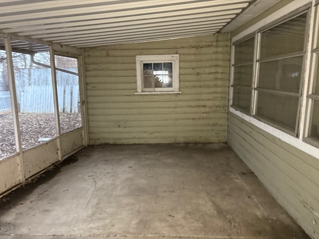 17609 Roosevelt Avenue