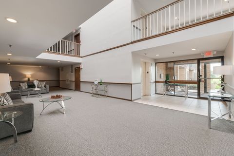 Tiny photo for 2 The Court Of Harborside Court #303, Northbrook, IL 60062 (MLS # 12625780)