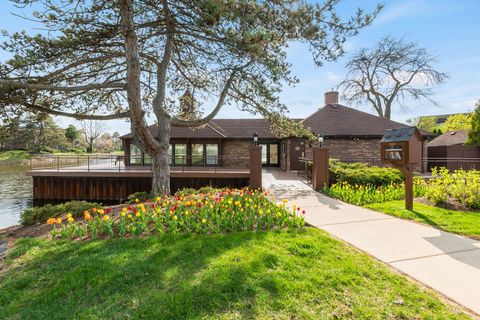 Tiny photo for 2 The Court Of Harborside Court #303, Northbrook, IL 60062 (MLS # 12625780)