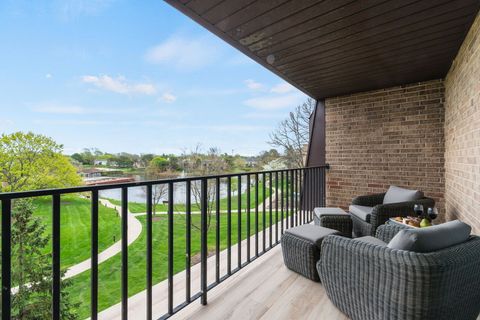 Tiny photo for 2 The Court Of Harborside Court #303, Northbrook, IL 60062 (MLS # 12625780)