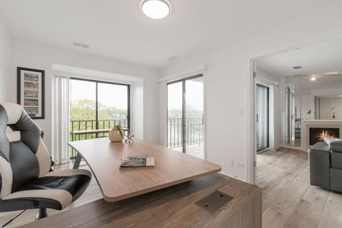Tiny photo for 2 The Court Of Harborside Court #303, Northbrook, IL 60062 (MLS # 12625780)
