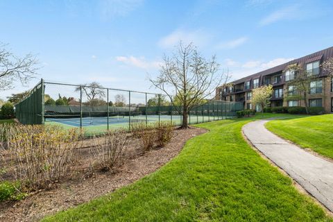 Tiny photo for 2 The Court Of Harborside Court #303, Northbrook, IL 60062 (MLS # 12625780)
