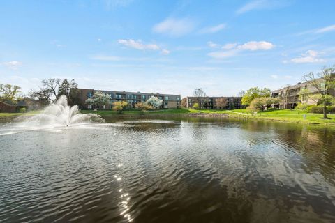 Tiny photo for 2 The Court Of Harborside Court #303, Northbrook, IL 60062 (MLS # 12625780)