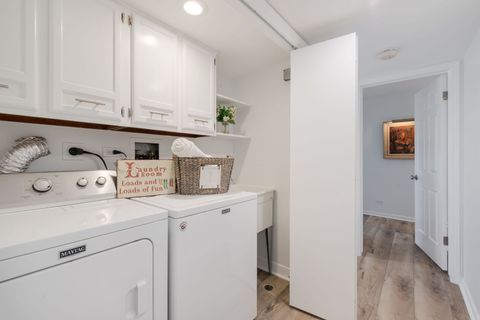 Tiny photo for 2 The Court Of Harborside Court #303, Northbrook, IL 60062 (MLS # 12625780)