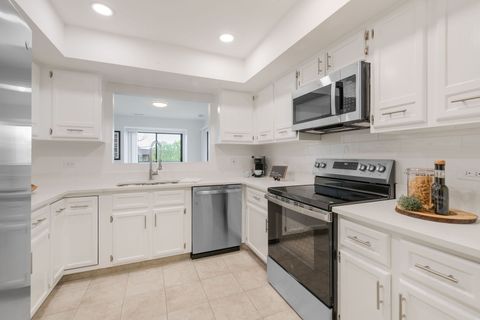 Tiny photo for 2 The Court Of Harborside Court #303, Northbrook, IL 60062 (MLS # 12625780)