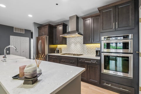 Tiny photo for 33 W HURON Street #606, Chicago, IL 60654 (MLS # 12682403)