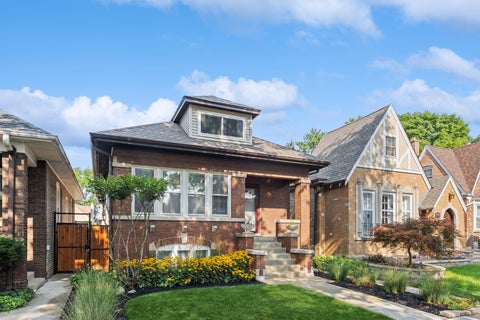 Tiny photo for 6210 N Moody Avenue, Chicago, IL 60646 (MLS # 12726846)