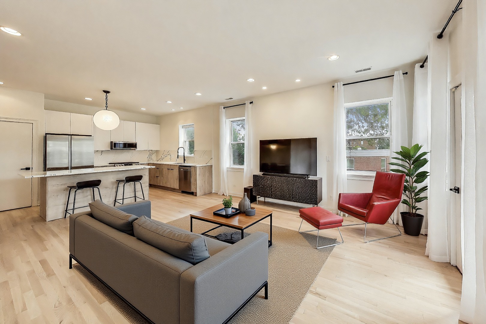 3132 W North Avenue 2