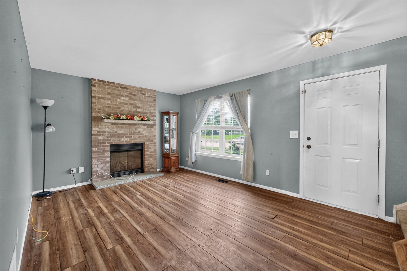 141 W Prairiefield Avenue