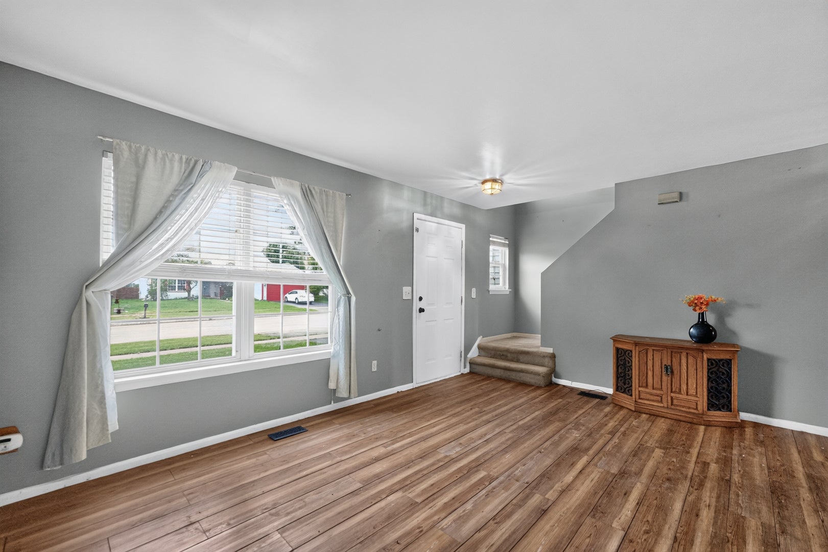 141 W Prairiefield Avenue