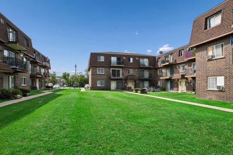 Tiny photo for 9364 Golf Road #2B, Des Plaines, IL 60016 (MLS # 12764287)
