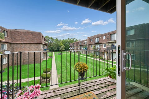 Tiny photo for 9364 Golf Road #2B, Des Plaines, IL 60016 (MLS # 12764287)
