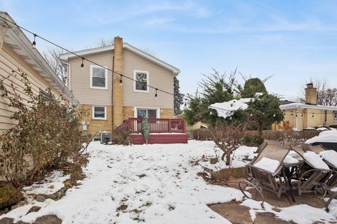 Tiny photo for 420 Radcliffe Avenue, Des Plaines, IL 60016 (MLS # 12530707)