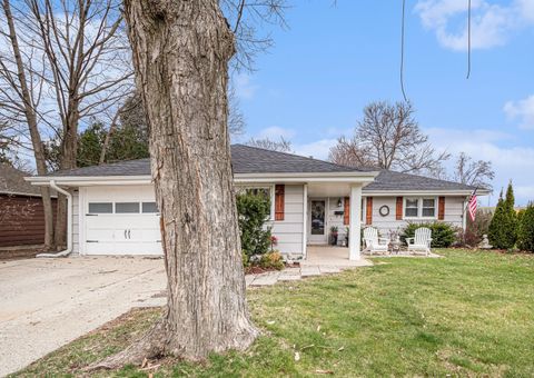 Tiny photo for 3804 Grove Avenue, McHenry, IL 60050 (MLS # 12607963)