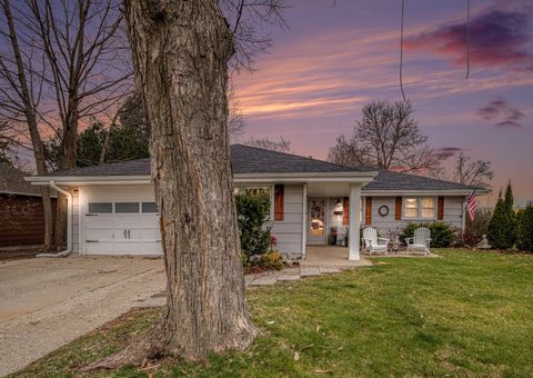 Tiny photo for 3804 Grove Avenue, McHenry, IL 60050 (MLS # 12607963)