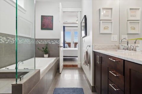 Tiny photo for 5647 N CLARK Street #402, Chicago, IL 60660 (MLS # 12768187)
