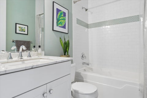 Tiny photo for 5647 N CLARK Street #402, Chicago, IL 60660 (MLS # 12768187)