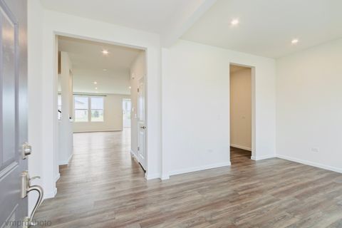 Tiny photo for 680 Mill Circle #203, Wheeling, IL 60090 (MLS # 12678273)