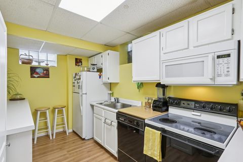 Tiny photo for 2300 Bellaire Court, Des Plaines, IL 60016 (MLS # 12529435)