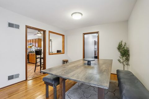 Tiny photo for 2300 Bellaire Court, Des Plaines, IL 60016 (MLS # 12529435)