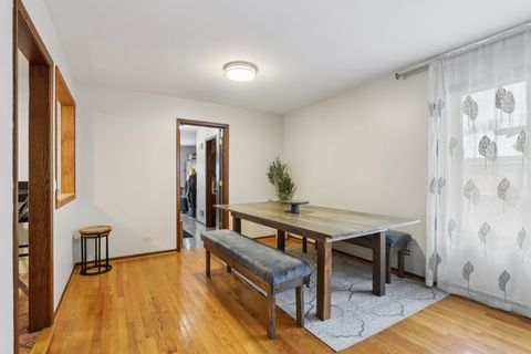 Tiny photo for 2300 Bellaire Court, Des Plaines, IL 60016 (MLS # 12529435)