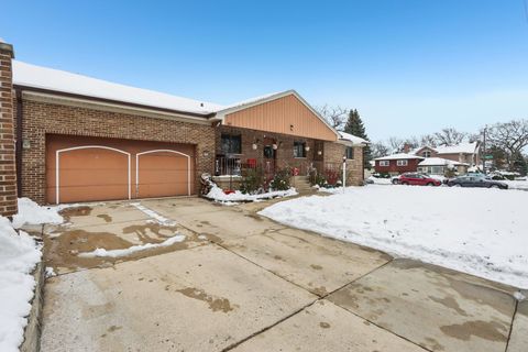 Tiny photo for 2300 Bellaire Court, Des Plaines, IL 60016 (MLS # 12529435)